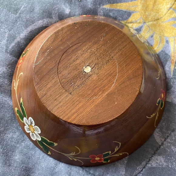 VTG Hand Painted Folk Art Wooden Bowl! Great Condition! Signed RNJH? 7” - Picture 3 of 9